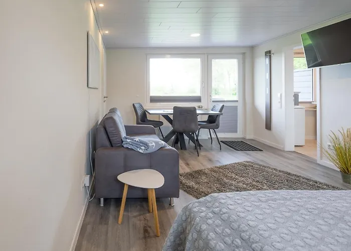 Neuwarft, 1 公寓 *